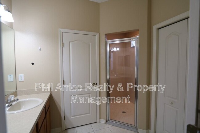 Building Photo - 4027 Langdrum Dr