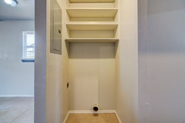 Building Photo - 3 Bed 1.5 Bath Norman