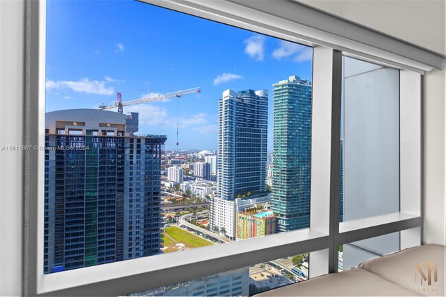 Building Photo - 1435 Brickell Ave