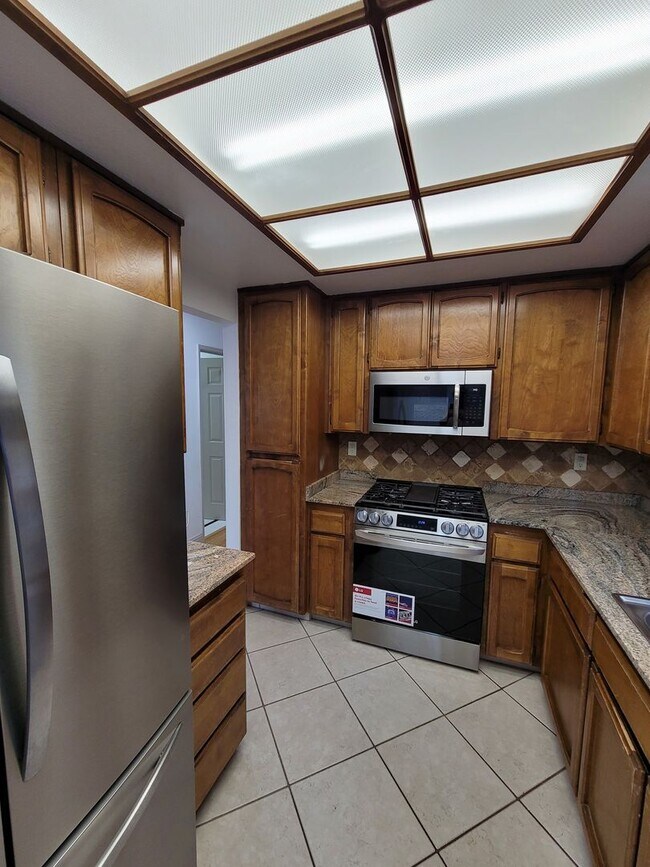 Building Photo - Charming 3-bedroom, 2.5-bathroom house with solar!