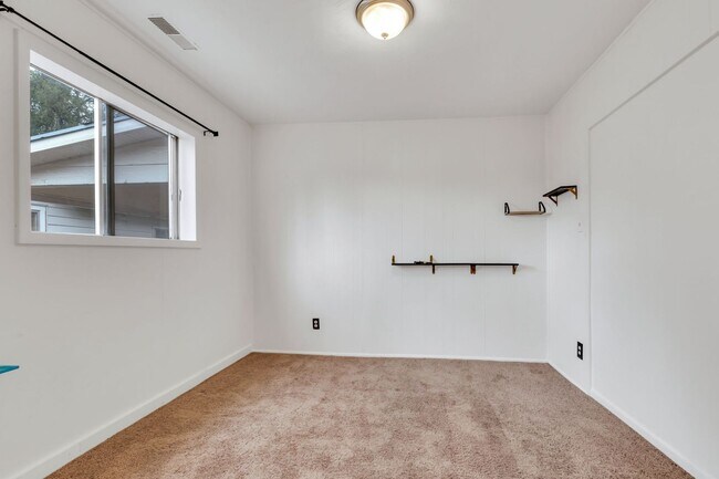 Building Photo - Boulder Ranch Style Home Available Now