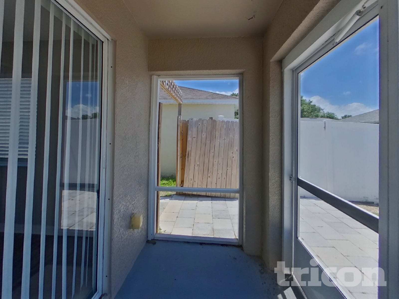 Building Photo - 11749 Lynmoor Dr