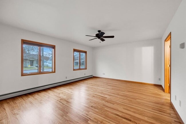 Building Photo - Great 3br Home Near UM Available ASAP