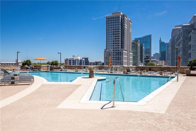 Building Photo - 1080 Peachtree St NE