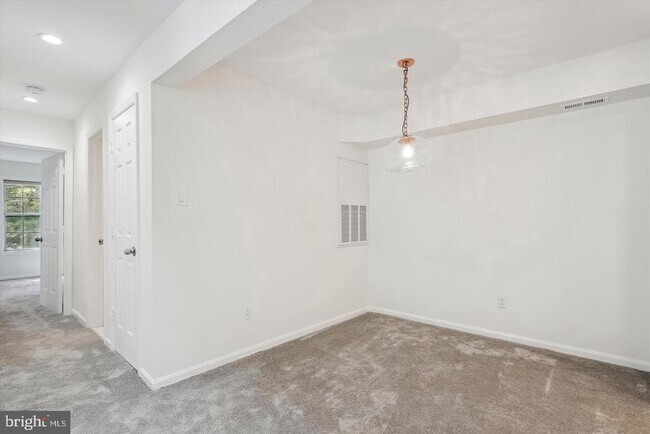 Building Photo - 2224 Springwood Dr