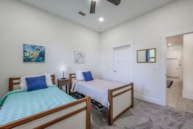 Building Photo - 1155 SW Bent Pine Cove