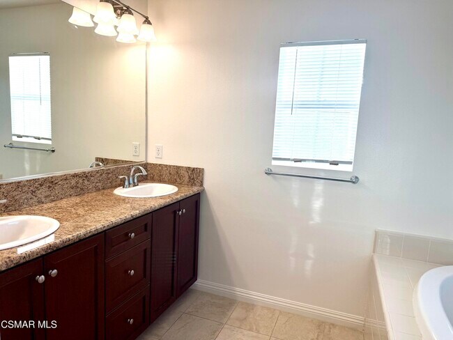 Building Photo - 62 Secret Hollow Ln