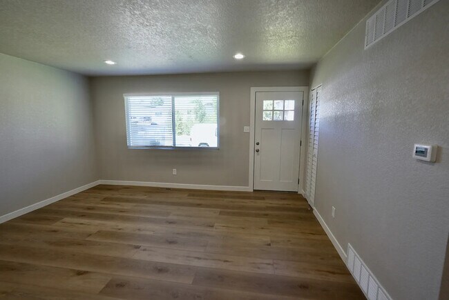 Building Photo - Fully Renovated 3BD/2BA Ranch Home in Sher...