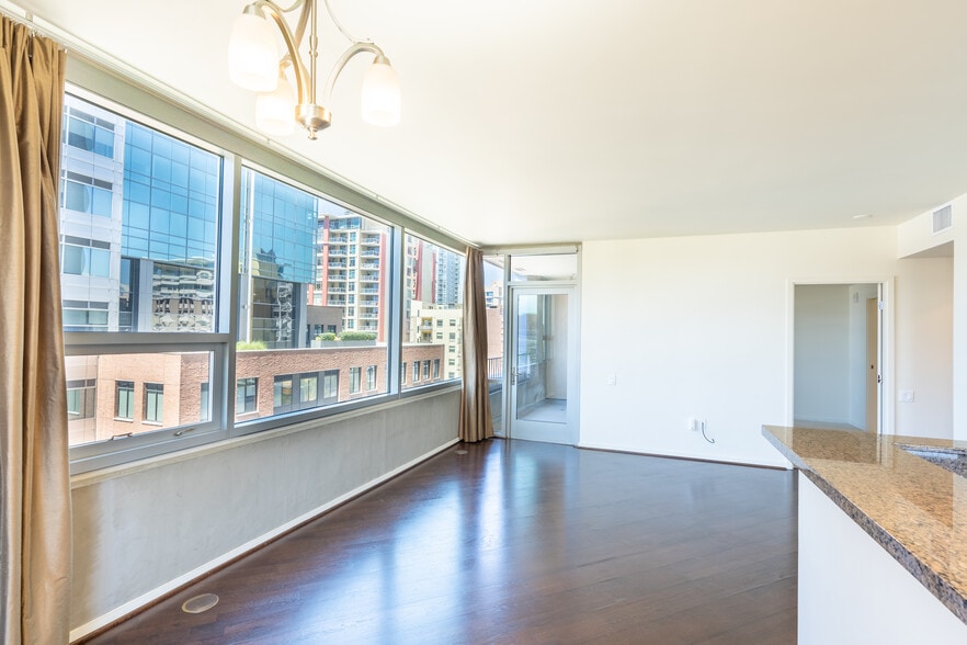 Building Photo - 321 10th Ave