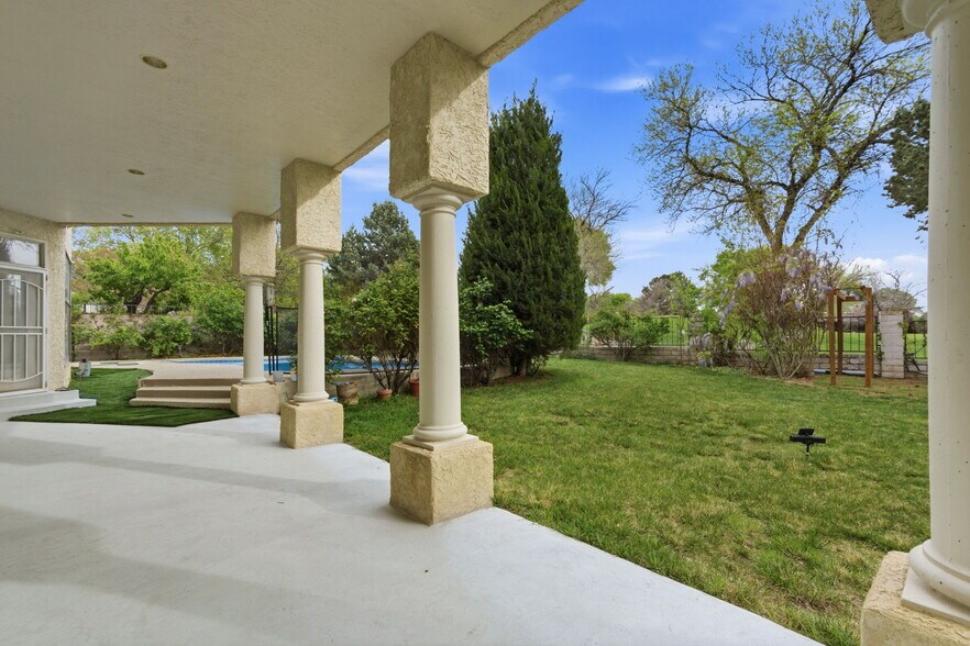 Building Photo - 9706 Tanoan Dr NE