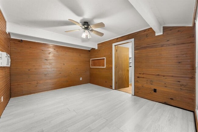 Building Photo - 5413 Duval St