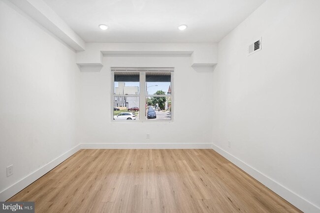 Building Photo - 3216 W Diamond St