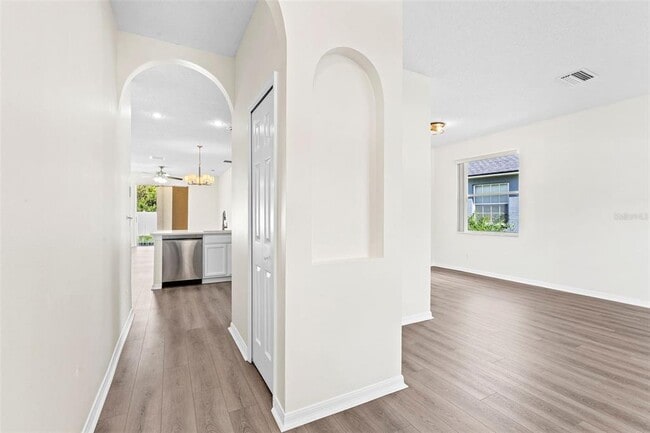 Building Photo - 10301 Beneva Dr