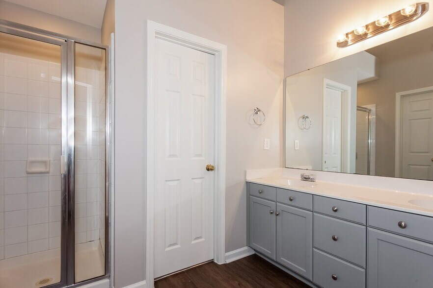 Building Photo - 10421 Henbane Ct