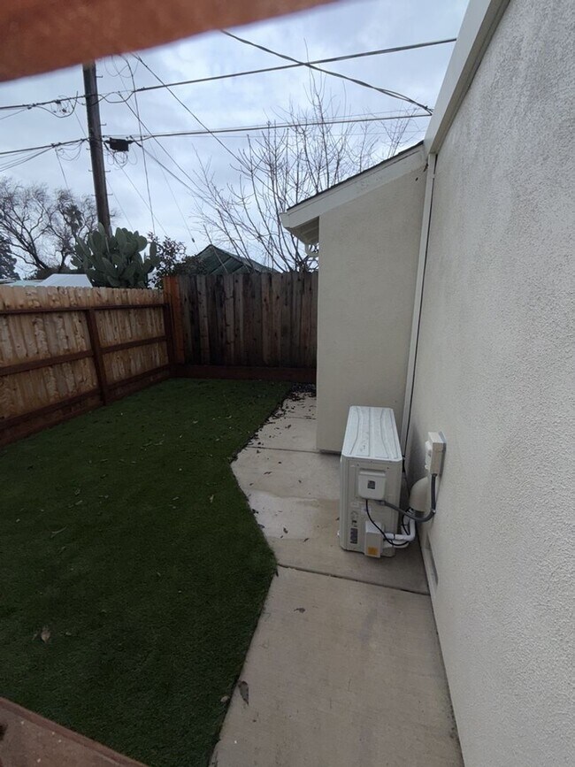 Building Photo - 1118 2nd St