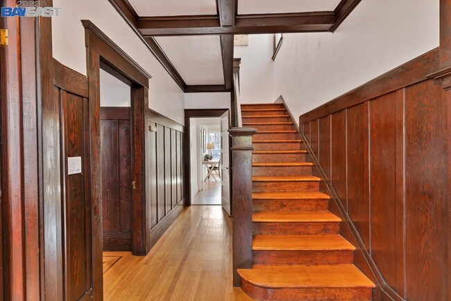 Building Photo - 541 Foothill Blvd