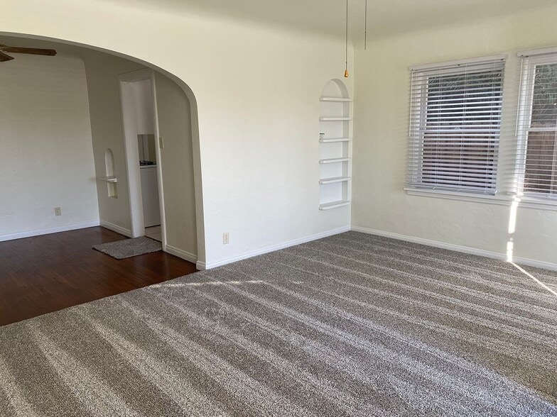 Building Photo - 400 Jefferson St