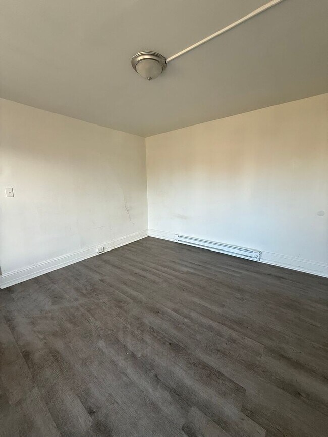 Building Photo - 351 Smyser St