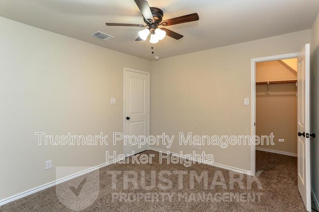 Building Photo - 5610 Fenton Ln