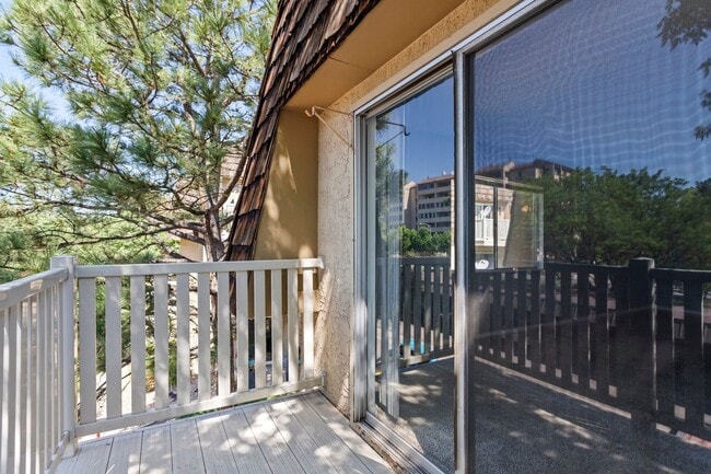 Building Photo - 2 bed / 1 bath - Whispering Pines Condo