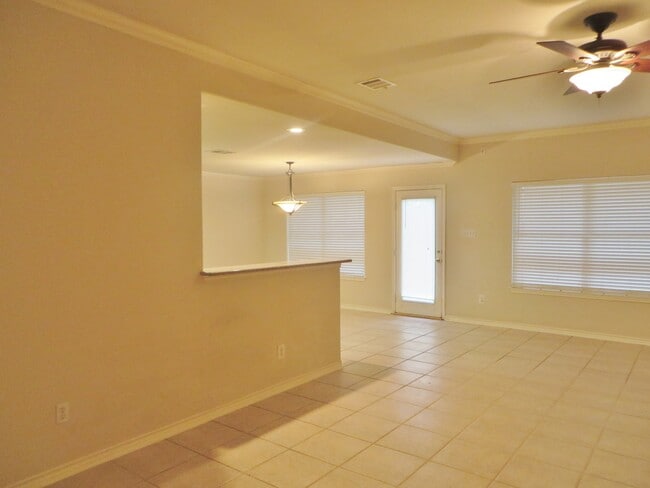 Building Photo - 117 Pecos Ct