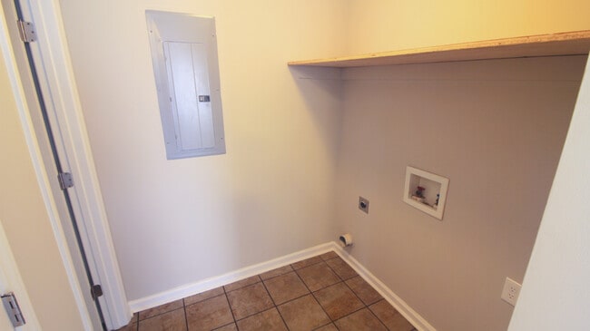 Building Photo - Great 3/2.5 East Durham Home with Fenced in Yard!