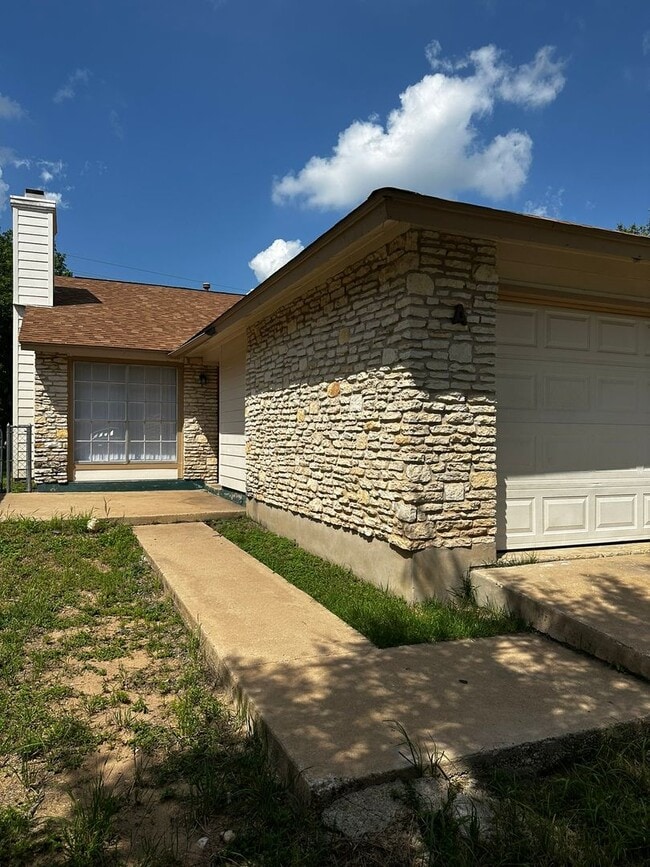 Building Photo - 2202 Donahue Ln