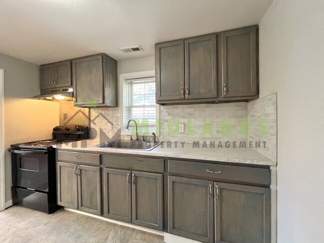 Building Photo - 472 Coleman Ave