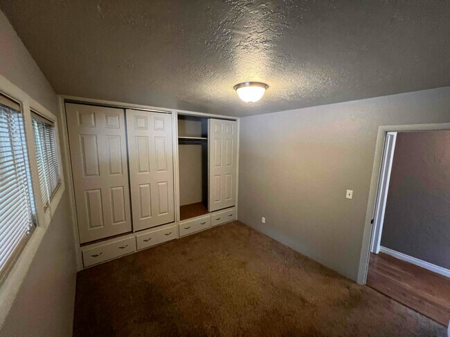 Building Photo - 748 S 7th St