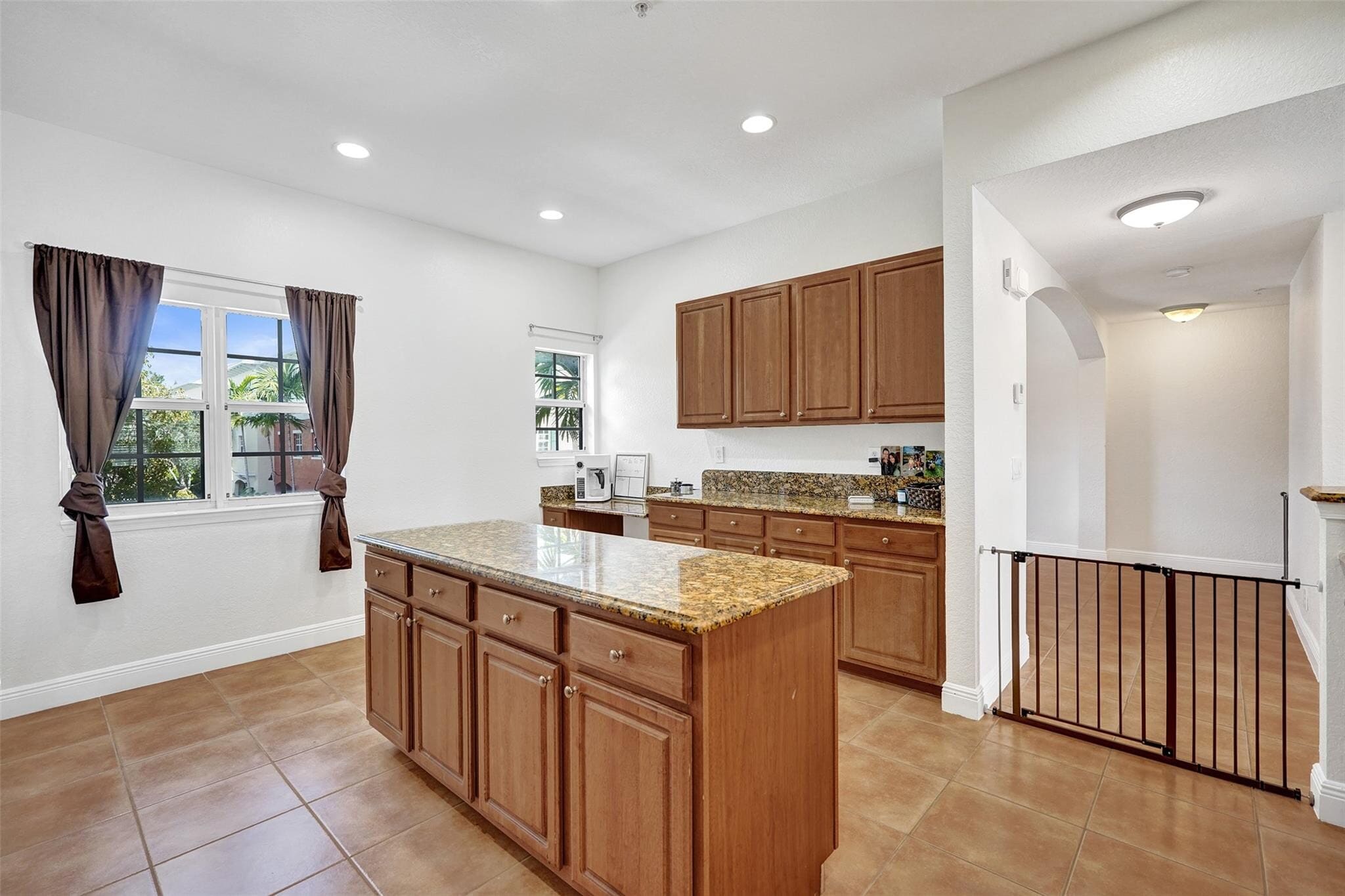 Building Photo - 228-228 SW 6th Ct