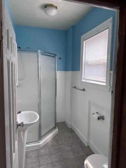 Bathroom - 322 S 9th St