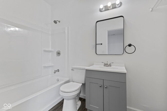 Building Photo - 2 Van Ave