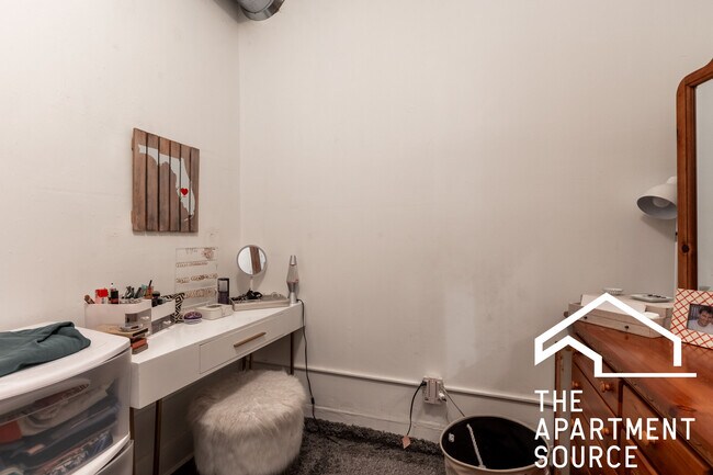 Building Photo - 2465 N Lincoln Ave