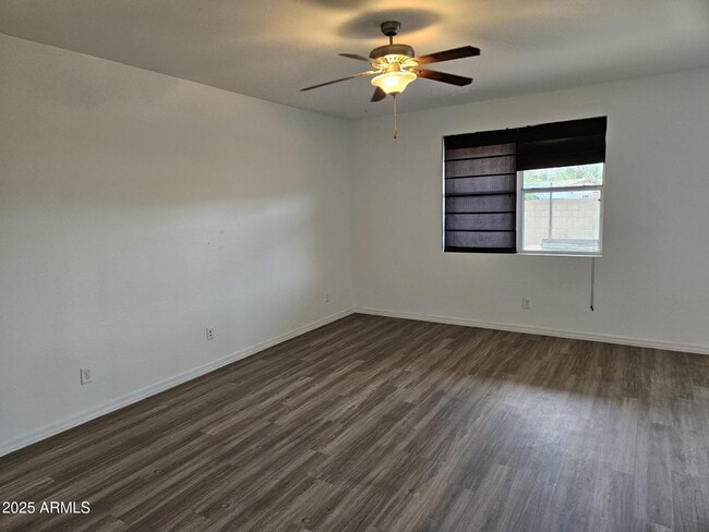 Building Photo - 3425 E Wayland Dr