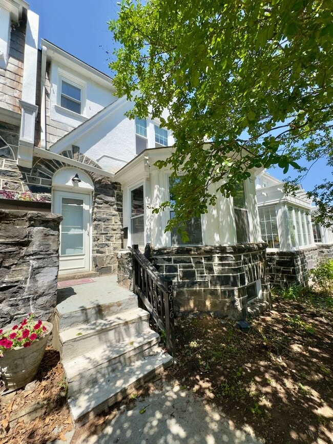 Building Photo - Charming 3 Bedroom/2 Bathroom Townhome in Ednor Gardens-Lakeside, MD!