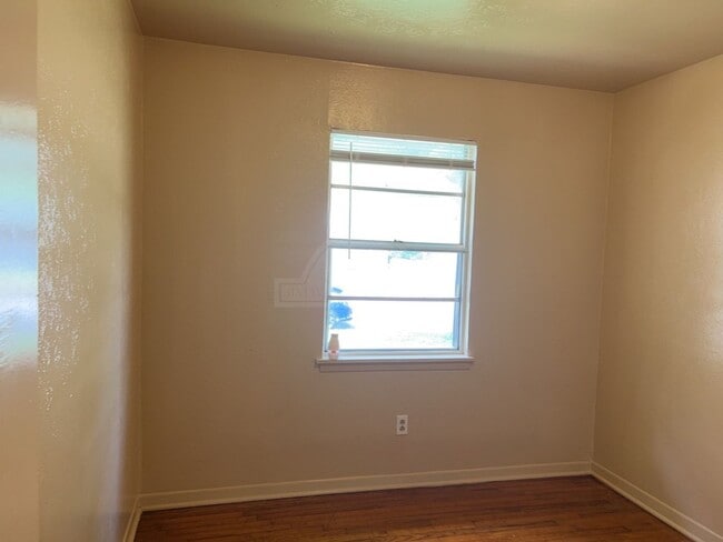 Building Photo - 110 Bybee Ct