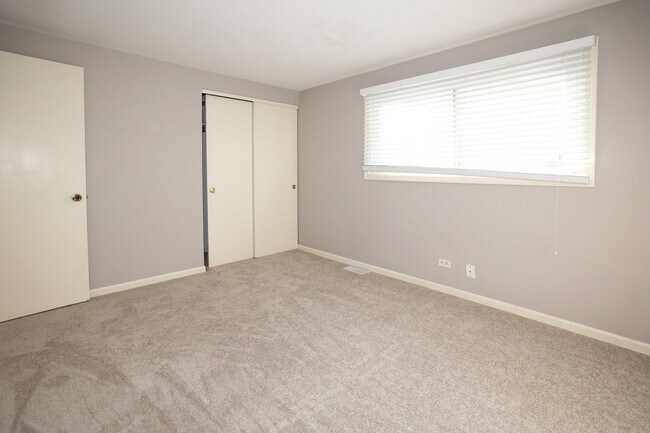 Building Photo - 1329 Stonegate Rd