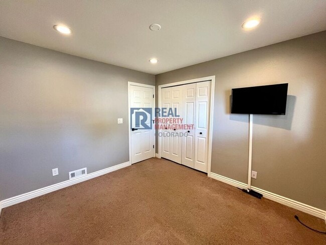 Building Photo - 1675 Tahlequah Dr