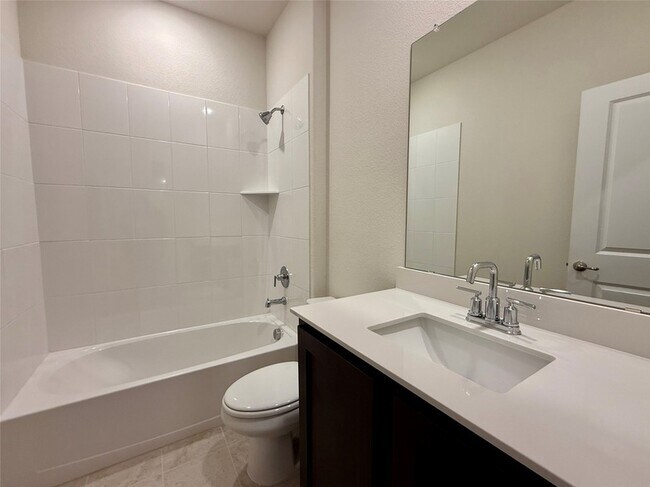 Building Photo - 2025 Eugene St