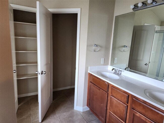 Building Photo - 6106 Grassy Haven Ln