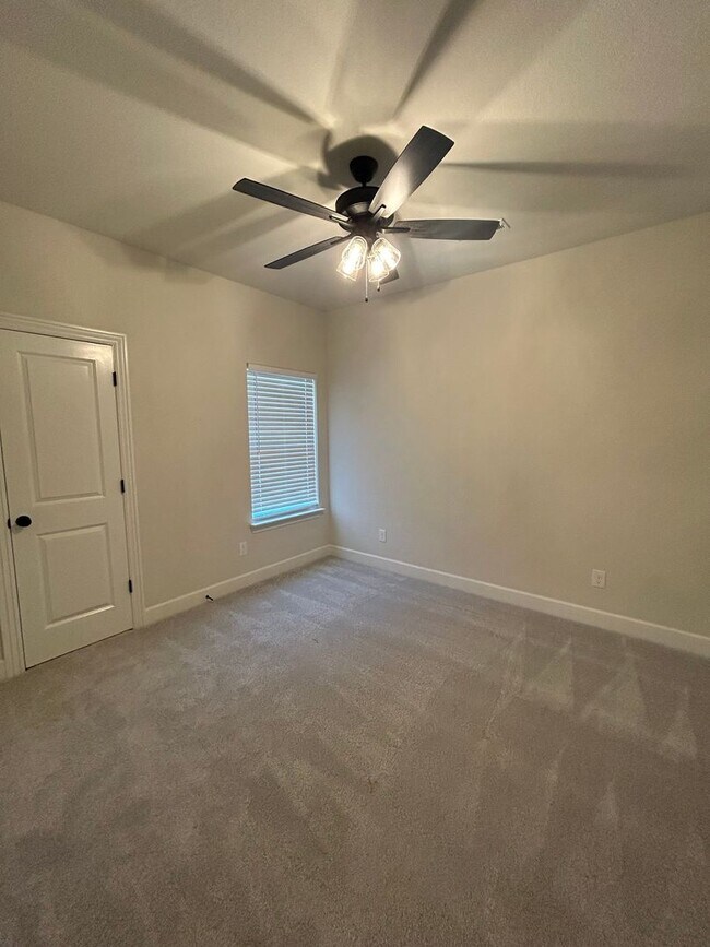 Building Photo - Beautiful Modern Home in Pea Ridge!