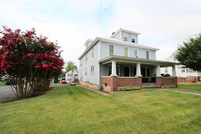 Building Photo - Fantastic charming home for rent