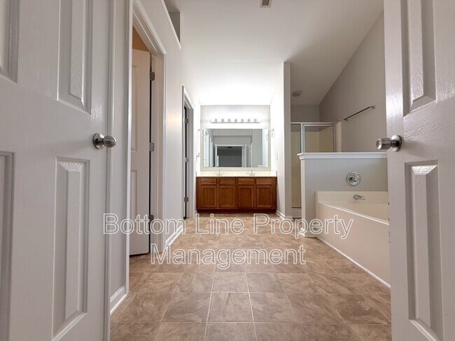 Building Photo - 5622 Wallace Cabin Dr