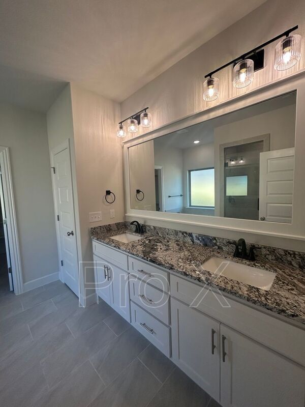 Building Photo - 2401 Salmon St