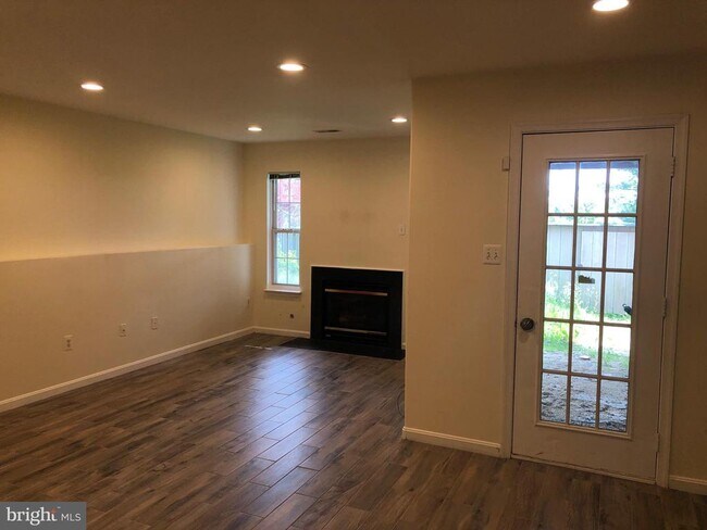 Building Photo - 21105 Mossy Glen Terrace