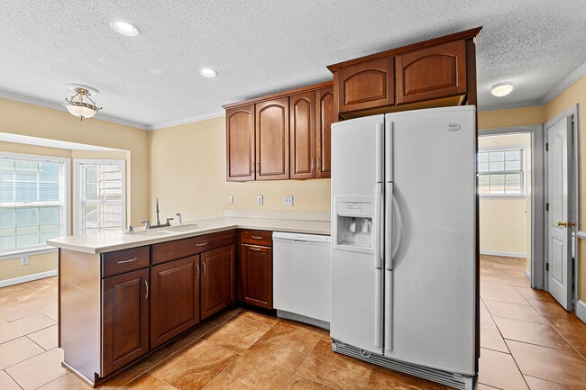 Building Photo - 15 Mulberry Ln