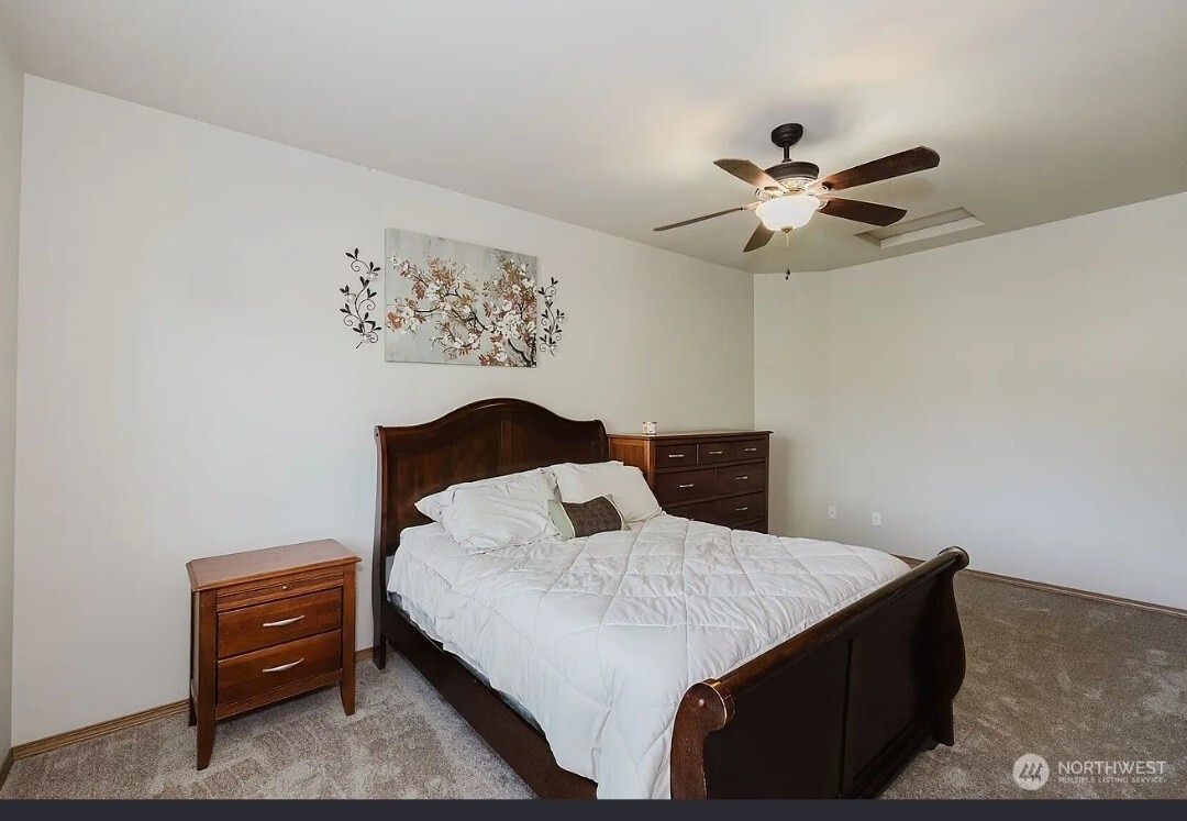 Spacious bedroom - 106 Goldenrod St