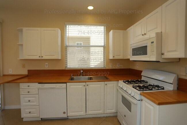 Building Photo - 48 Calle De Los Ninos