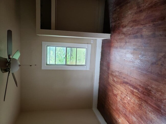 Building Photo - 319 E Nelson St