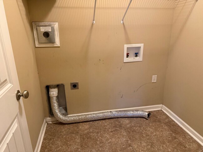 Building Photo - FOR RENT